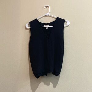 Work blouse with V-neck sleeveless